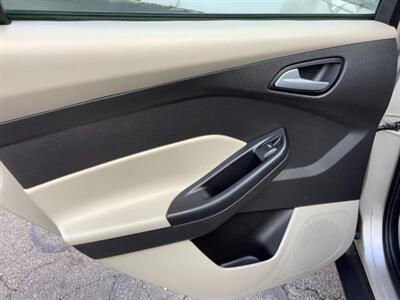 2017 Ford Focus SE   - Photo 22 - Crest Hill, IL 60403