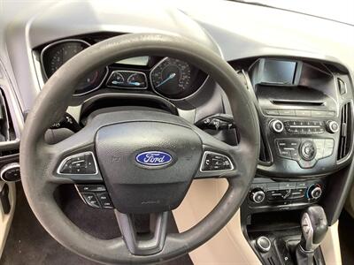 2017 Ford Focus SE   - Photo 17 - Crest Hill, IL 60403