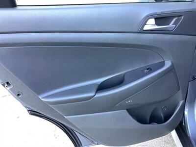 2017 Hyundai TUCSON Limited - Photo 27 - Crest Hill, IL 60403