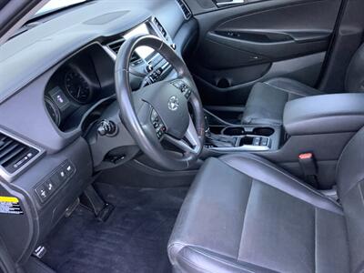 2017 Hyundai TUCSON Limited - Photo 14 - Crest Hill, IL 60403