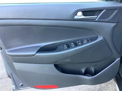 2017 Hyundai TUCSON Limited - Photo 11 - Crest Hill, IL 60403