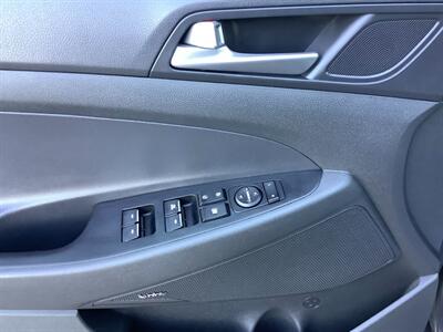 2017 Hyundai TUCSON Limited - Photo 12 - Crest Hill, IL 60403