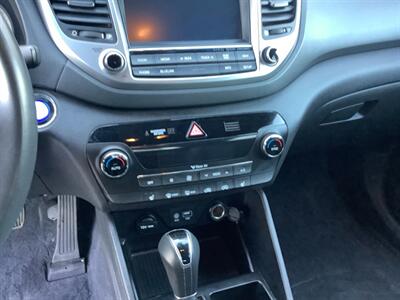 2017 Hyundai TUCSON Limited - Photo 17 - Crest Hill, IL 60403
