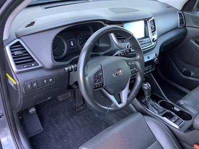 2017 Hyundai TUCSON Limited - Photo 15 - Crest Hill, IL 60403