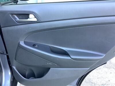 2017 Hyundai TUCSON Limited - Photo 29 - Crest Hill, IL 60403