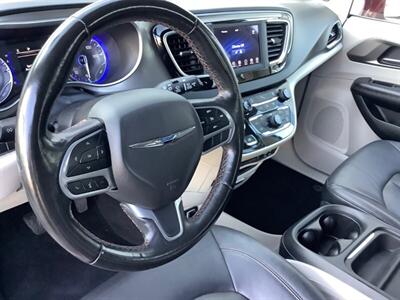 2020 Chrysler Pacifica Touring L   - Photo 20 - Crest Hill, IL 60403