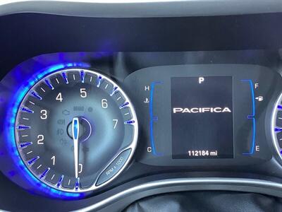 2020 Chrysler Pacifica Touring L   - Photo 19 - Crest Hill, IL 60403