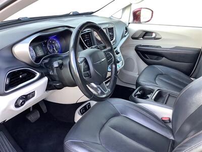 2020 Chrysler Pacifica Touring L   - Photo 16 - Crest Hill, IL 60403