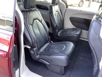 2020 Chrysler Pacifica Touring L   - Photo 26 - Crest Hill, IL 60403