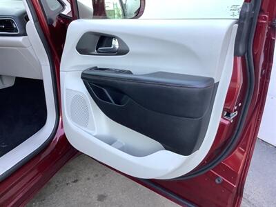2020 Chrysler Pacifica Touring L   - Photo 28 - Crest Hill, IL 60403