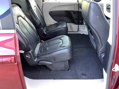 2020 Chrysler Pacifica Touring L   - Photo 25 - Crest Hill, IL 60403