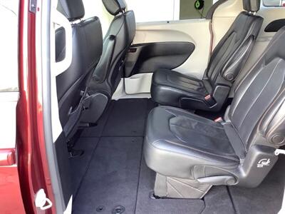 2020 Chrysler Pacifica Touring L   - Photo 22 - Crest Hill, IL 60403