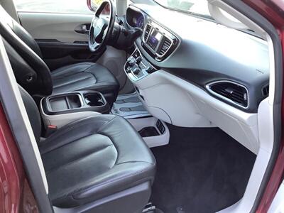 2020 Chrysler Pacifica Touring L   - Photo 30 - Crest Hill, IL 60403