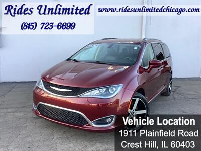 2020 Chrysler Pacifica Touring L   - Photo 1 - Crest Hill, IL 60403