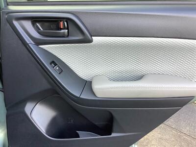 2017 Subaru Forester 2.5i Premium   - Photo 23 - Crest Hill, IL 60403