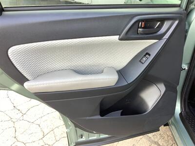 2017 Subaru Forester 2.5i Premium   - Photo 21 - Crest Hill, IL 60403