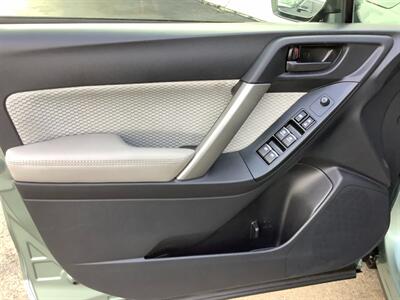 2017 Subaru Forester 2.5i Premium   - Photo 9 - Crest Hill, IL 60403