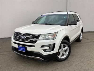 2017 Ford Explorer XLT - Photo 2 - Crest Hill, IL 60403