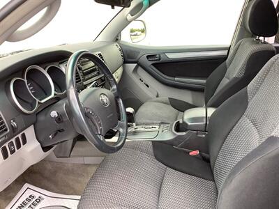 2006 Toyota 4Runner SR5   - Photo 15 - Crest Hill, IL 60403