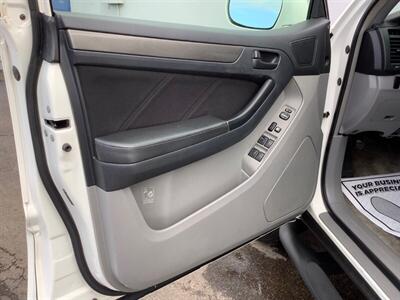 2006 Toyota 4Runner SR5   - Photo 12 - Crest Hill, IL 60403