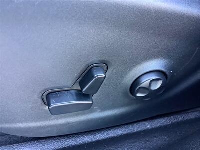 2019 Jeep Cherokee Latitude Plus   - Photo 13 - Crest Hill, IL 60403