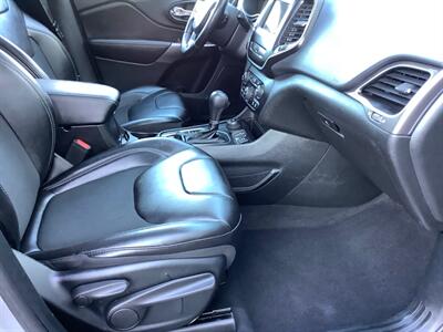 2019 Jeep Cherokee Latitude Plus   - Photo 37 - Crest Hill, IL 60403