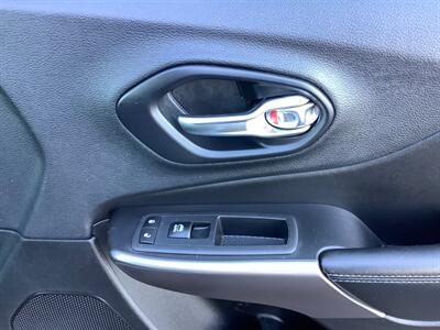 2019 Jeep Cherokee Latitude Plus   - Photo 36 - Crest Hill, IL 60403