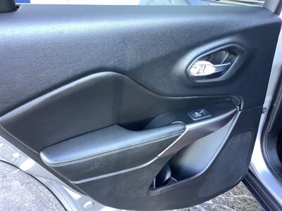 2019 Jeep Cherokee Latitude Plus   - Photo 31 - Crest Hill, IL 60403