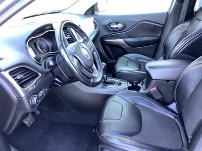 2019 Jeep Cherokee Latitude Plus   - Photo 14 - Crest Hill, IL 60403