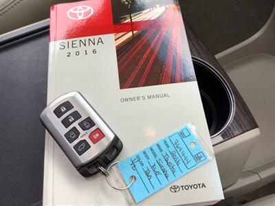 2016 Toyota Sienna XLE 8-Passenger - Photo 42 - Crest Hill, IL 60403
