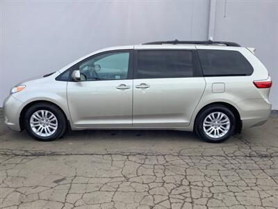 2016 Toyota Sienna XLE 8-Passenger - Photo 3 - Crest Hill, IL 60403