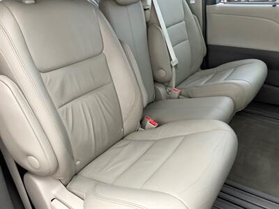 2016 Toyota Sienna XLE 8-Passenger - Photo 36 - Crest Hill, IL 60403