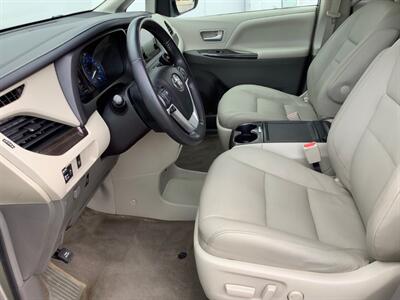 2016 Toyota Sienna XLE 8-Passenger - Photo 15 - Crest Hill, IL 60403