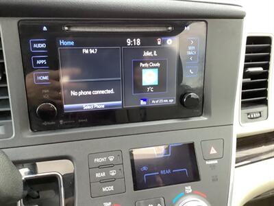2016 Toyota Sienna XLE 8-Passenger - Photo 22 - Crest Hill, IL 60403