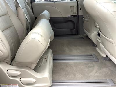 2016 Toyota Sienna XLE 8-Passenger - Photo 34 - Crest Hill, IL 60403