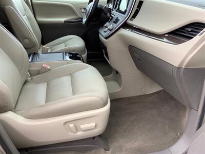 2016 Toyota Sienna XLE 8-Passenger - Photo 39 - Crest Hill, IL 60403
