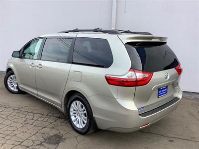 2016 Toyota Sienna XLE 8-Passenger - Photo 4 - Crest Hill, IL 60403