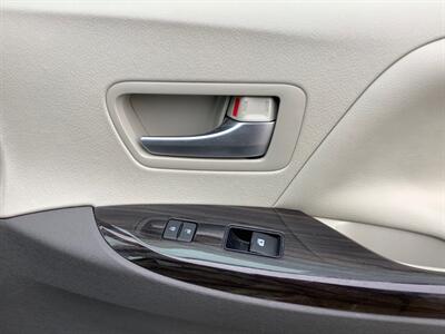 2016 Toyota Sienna XLE 8-Passenger - Photo 38 - Crest Hill, IL 60403