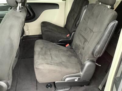 2012 Chrysler Town & Country Touring   - Photo 22 - Crest Hill, IL 60403