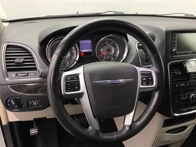 2012 Chrysler Town & Country Touring   - Photo 15 - Crest Hill, IL 60403
