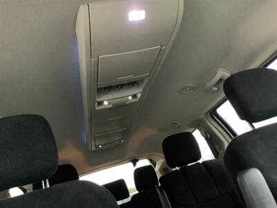 2012 Chrysler Town & Country Touring   - Photo 34 - Crest Hill, IL 60403