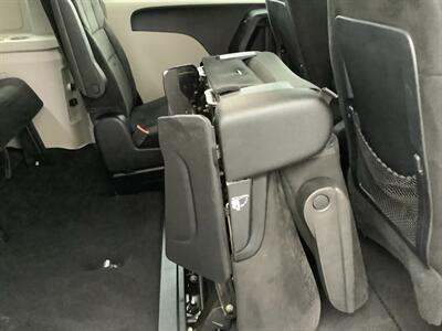 2012 Chrysler Town & Country Touring   - Photo 26 - Crest Hill, IL 60403