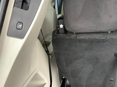 2012 Chrysler Town & Country Touring   - Photo 40 - Crest Hill, IL 60403
