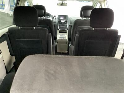 2012 Chrysler Town & Country Touring   - Photo 38 - Crest Hill, IL 60403