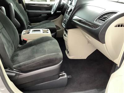 2012 Chrysler Town & Country Touring   - Photo 30 - Crest Hill, IL 60403