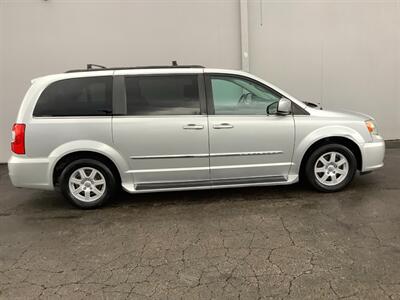 2012 Chrysler Town & Country Touring   - Photo 6 - Crest Hill, IL 60403