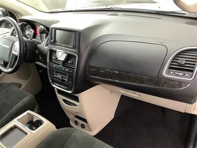 2012 Chrysler Town & Country Touring   - Photo 51 - Crest Hill, IL 60403