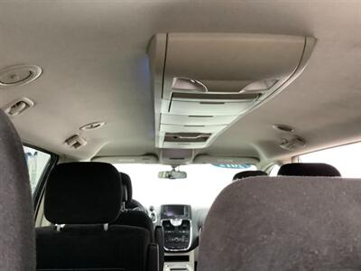 2012 Chrysler Town & Country Touring   - Photo 39 - Crest Hill, IL 60403