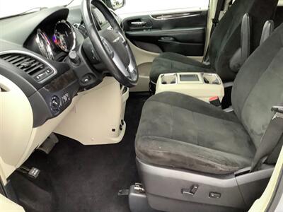 2012 Chrysler Town & Country Touring   - Photo 12 - Crest Hill, IL 60403