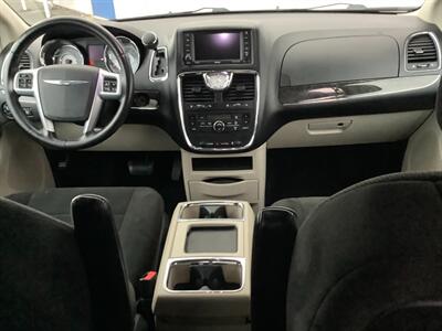 2012 Chrysler Town & Country Touring   - Photo 35 - Crest Hill, IL 60403